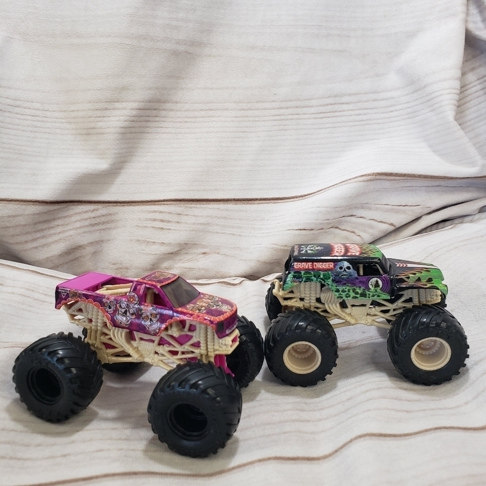 Hot Wheels Monster Jam Grave Digger & Calavera Diecast Trucks 4 Inch 2022